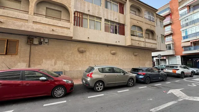 Local comercial con posibilidad de cambio de uso a vivienda  - foto 3