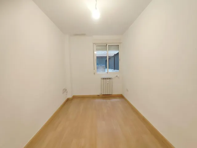 PISO DE 3 DORMITORIOS CON GRAN TERRAZA- C/ MIGUEL SERVET — 24
