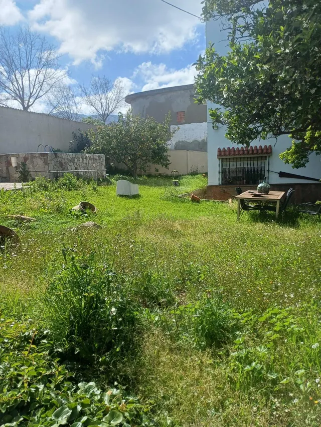 Acogedor Chalet en Algeciras con Piscina y Amplio Jardín — 2