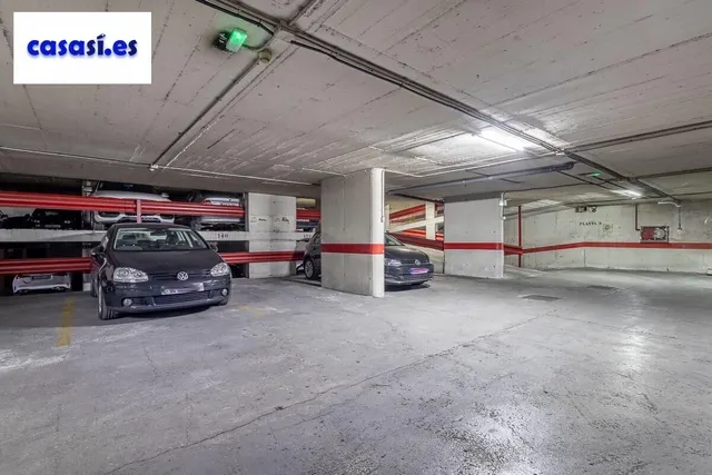 Magnífico piso con plaza de garaje junto a Catedral. — 28