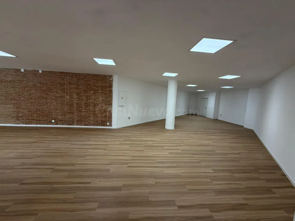 Local comercial en plena avenida santos patronos