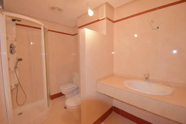 Amplio piso SE VENDE en Torrevieja – 3 habitaciones, terraza y garaje incluido — 21