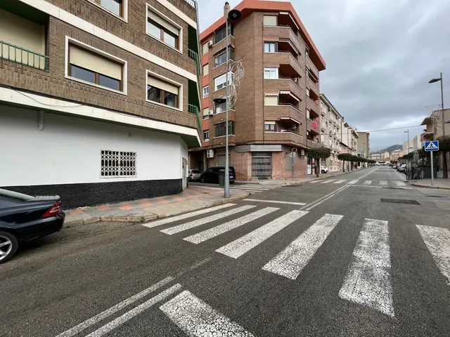 Local en Avenida de Elda de Petrer - ¡Oportunidad Única! — 2