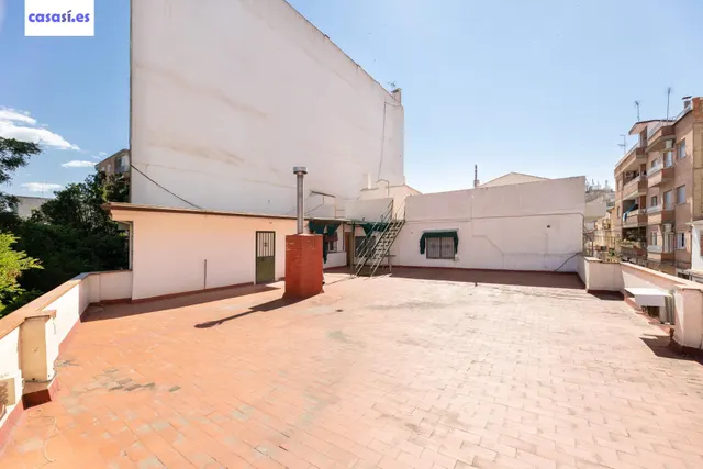 Local + vivienda en Avda. Cadiz — 27