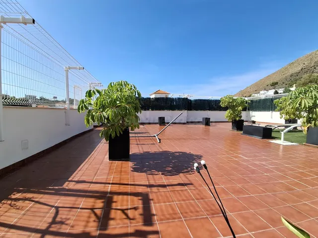 ESPECTACULAR ÁTICO CON VISTA AL MAR Y DOS PLAZAS DE GARAJE — 2