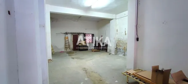 LOCAL EN VENTA CON BUENA UBICACIÓN Y PASO DE GENTE — 4