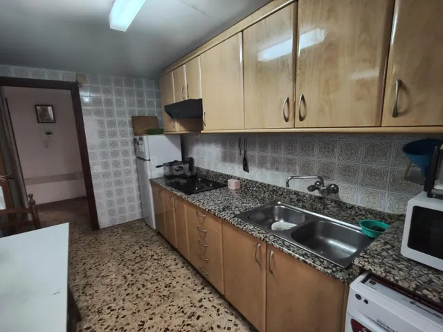 Piso de 4 habitaciones con ascensor, balcón y terraza interi - foto 2