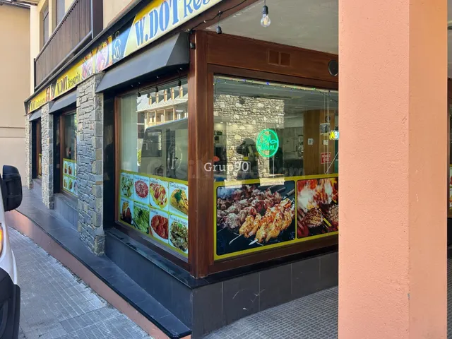LOCAL COMERCIAL EN VENTA EN PLENO CENTRO DE VIELLA - foto 2