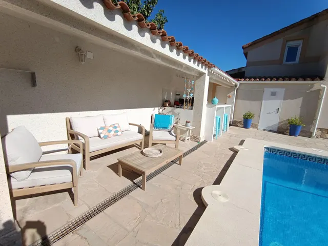 Exclusiva villa reformada y moderna con vistas al mar y montaña, piscina, cocina de verano y apartamento independiente — 11
