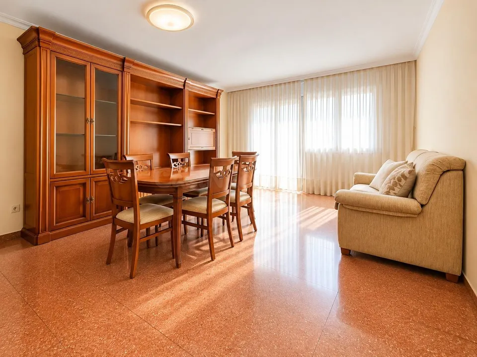 Piso de 4 habitaciones con ascensor en Manresa