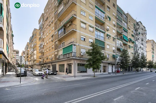 Piso en Calle Arabial con Vistas Despejadas al Parque García Lorca — 25