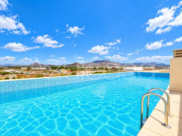 Piso en venta de 3 dormitorios y 2 baños con garaje y trastero en Monforte del Cid — 2