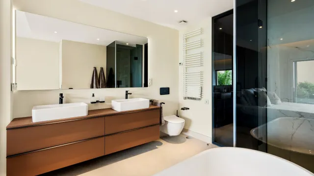 APARTAMENTO TOTALMENTE REFORMADO CON VISTAS DESPEJADAS AL MAR EN VENTA EN BAHÍA DEL VELERÍN, ESTEPON — 30