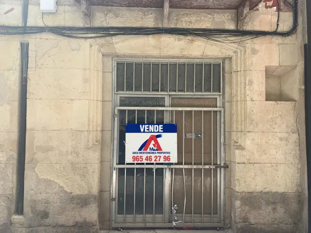 Solar a dos calles en pleno centro de Elche. — 8