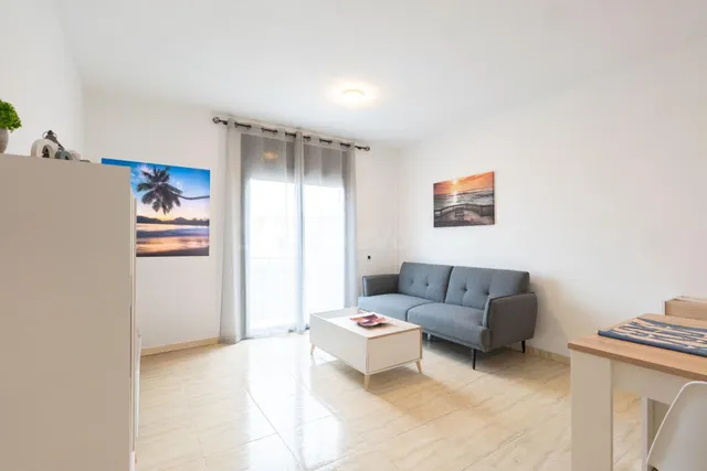 Piso muy céntrico en venta en Deltebre con terraza privada - foto 5