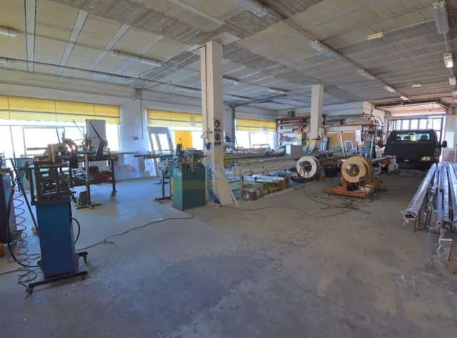 Local comercial 930m² en venta - Pueblo 9 — 8