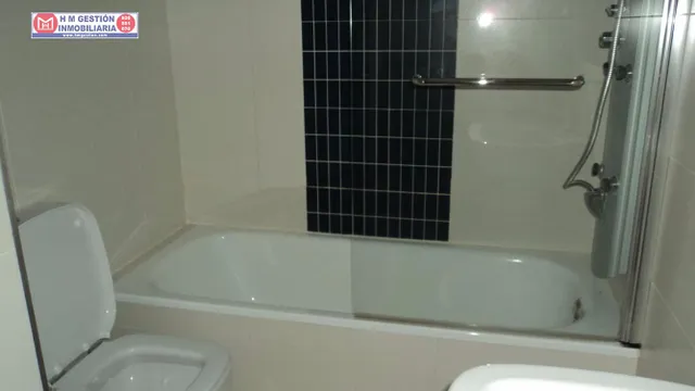 Apartamento amueblado de un dormitorio con calefacción por gas, aire acondicionado en habitación y salón, PLAZA DE GARAJE y trastero. Ubicado junto a Plaza del Arenal. — 11