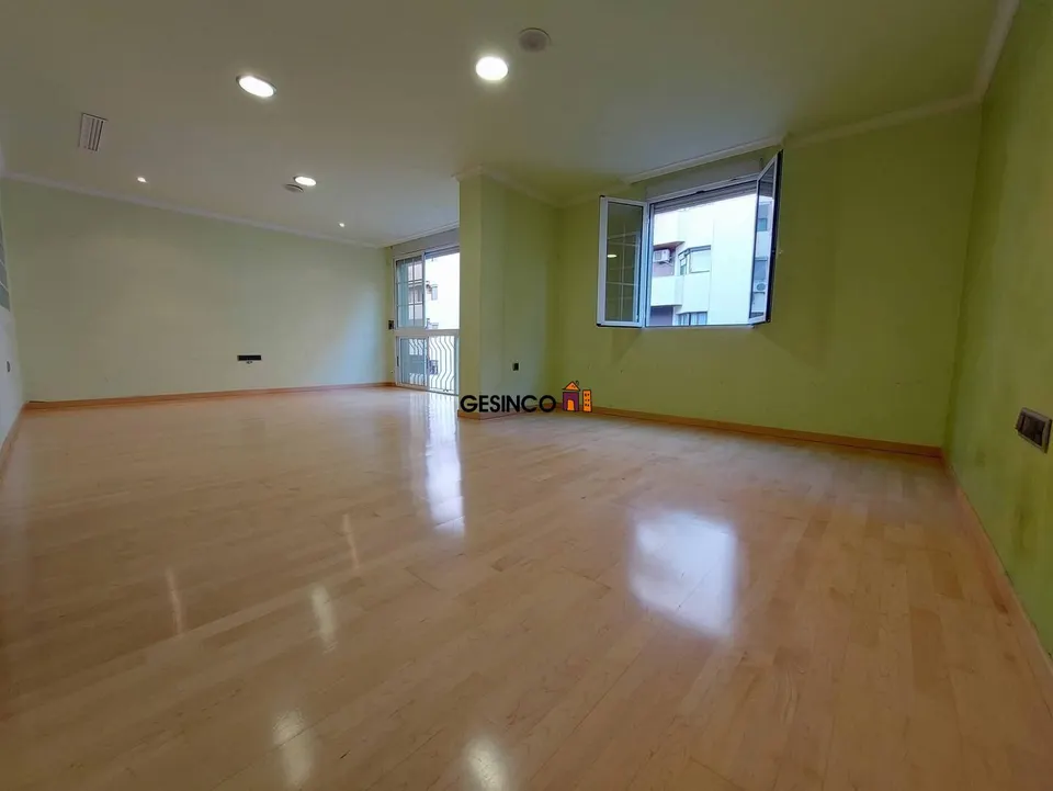 PISO EN TERCERA PLANTA EN BUEN ESTADO. CENTRO!!