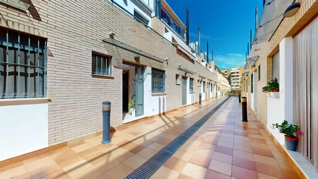 ESTUPENDO ADOSADO EN SUECA CON  VISTAS A MARAVILLOSOS PAISAJES — 12