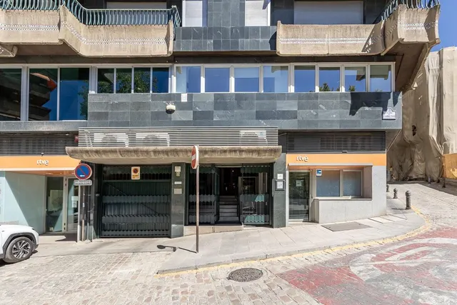 EXCLUSIVO INMUEBLE EN PLAZA DE CARRETAS, JUNTO AL EMBLEMÁTICO PASEO DEL SALÓN — 26