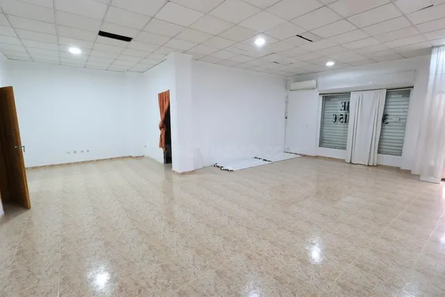 Local para vivienda en Torrevieja con garaje propio - foto 3