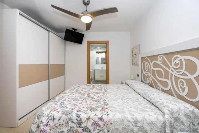 Dúplex de 4 dormitorios con vistas al mar, terraza y piscina en Velilla-Taramay — 26