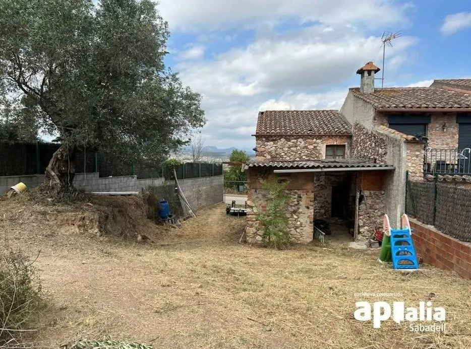 SOLAR EN VENTA CON CASAL DE PIEDRA EN LA SERRA BARONA