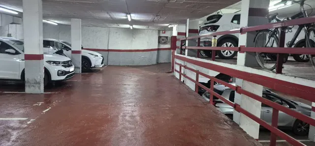 Exclusiva plaza de parking en Sarrià, comodidad, amplitud y excelente ubicación — 15
