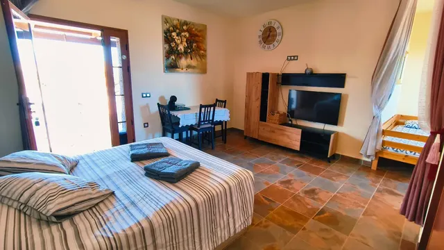 Finca de Lujo con Viñedo, Bodega Subterránea y Vistas Panorámicas al Atlántico — Fuerteventura — 38