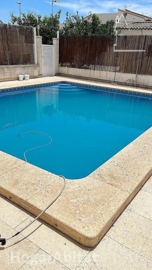¡Cerca de la playa! Gran adosado luminoso con dos viviendas independientes, piscina y terraza — 22