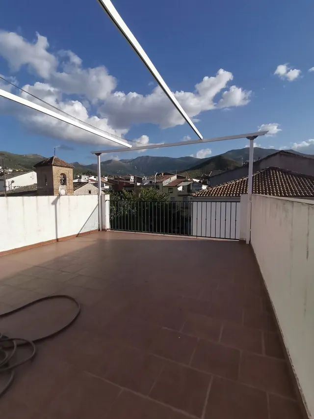 SE VENDE CASA EN PLENO CENTRO DE LOS VILLARES — 44