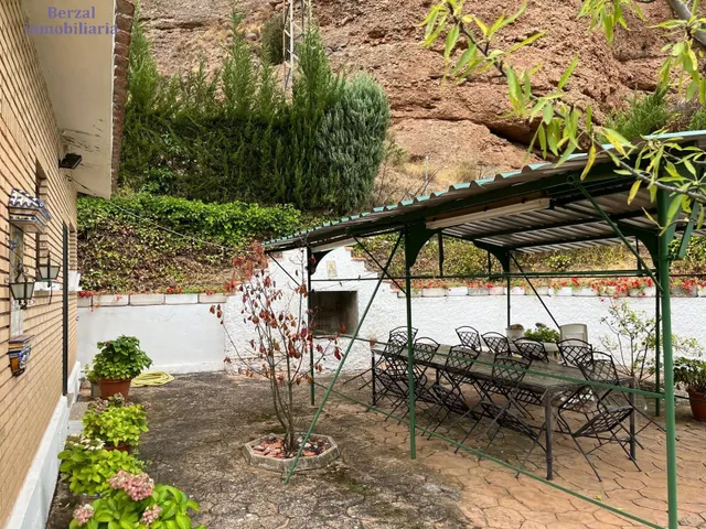 Casa en parcela de casi cuatro mil metros, con piscina, jardin, maravillosas vistas. — 48