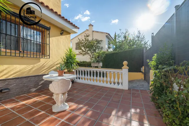 CHALET CON PISCINA Y JARDÍN A SOLO 10 MINUTOS DE GRANADA — 17