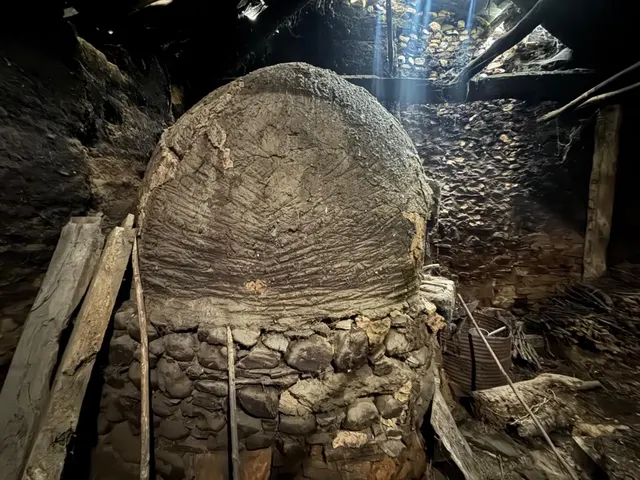 CASA CON TERRENO EN VALDELALOBA — 18