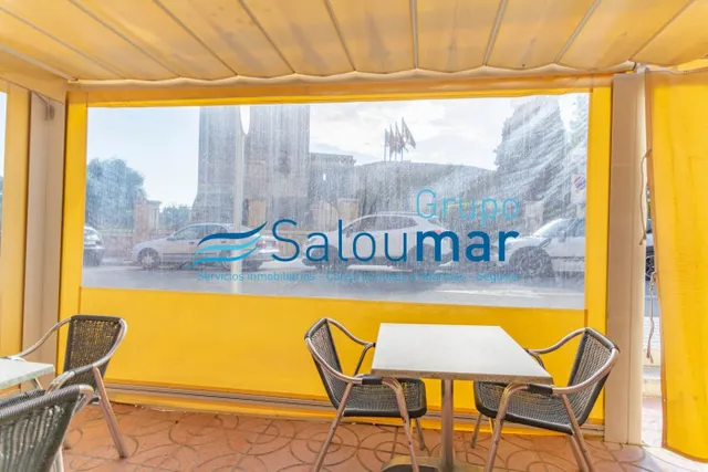BAR DELANTE DE LA TORRE VELLA DE SALOU — 10