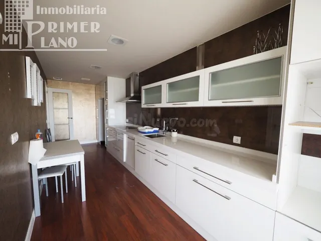 Dúplex de lujo en pleno Paseo San Isidro. 5 dormitorios 3 ba - foto 2