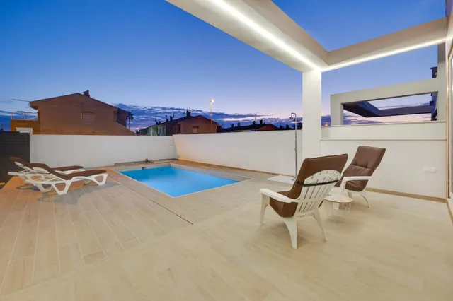Villa moderna de 3 dormitorios con piscina privada en Aguas Nuevas, Torrevieja — 7