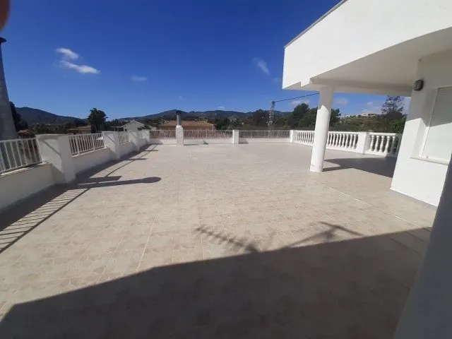 Casa vallada en la ciudad — 35