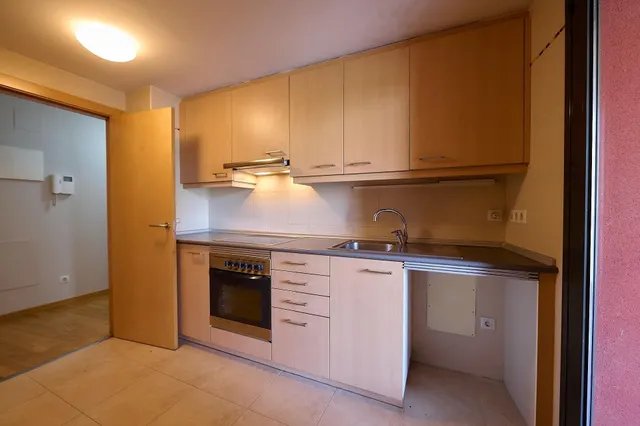 PISO DE 3 HAB CON BALCÓN, PK, Trastero y Piscina Comunitaria — 12