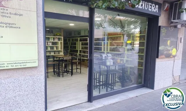 Oportunidad de local comercial en el centro de Roses, muy ce - foto 2