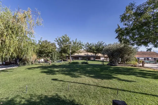 **NEGOCIO CONSOLIDADO DE EVENTOS Y ALOJAMIENTO TURÍSTICO EN UNA ESPECTACULAR FINCA ANDALUZA CERCA DE GRANADA** — 41