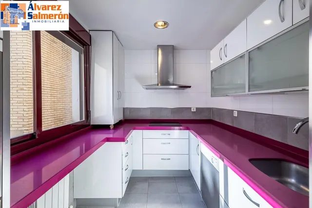 Ático dúplex junto Alhamar con 2 garajes y 2 trasteros — 9