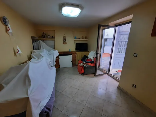 CASA CON PLANTA BAJA, PRIMERA ALTURA Y CAMARAS — 5