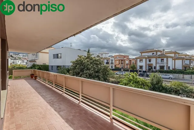 Gran casa con parcela y piscina en Cájar — 27