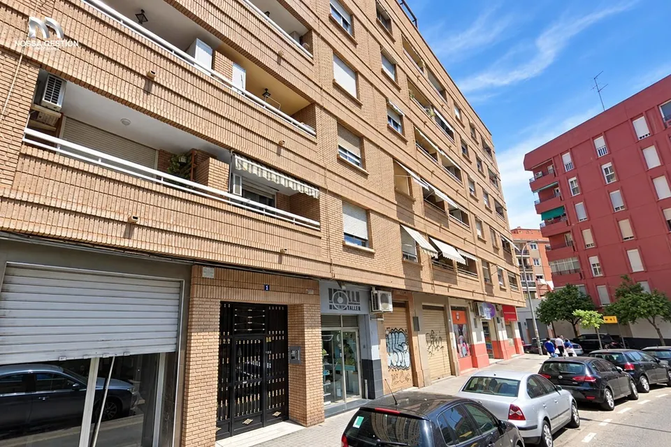 Vivienda en Venta en Torrefiel, Valencia - Piso Ocupado Sin Posesión - Oportunidad de Inversión