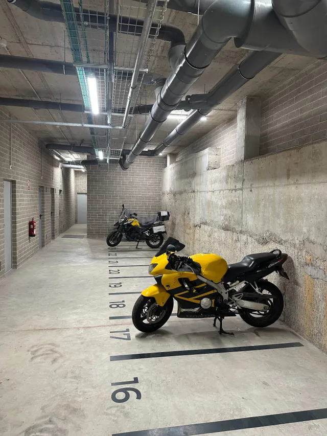 Plaza de parking para moto en La Sínia, Martorell
