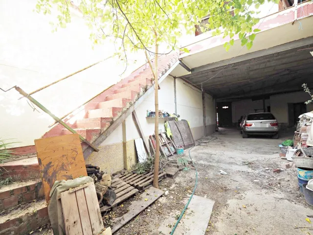 En venta estructura junto a calle Doña Crisanta por terminar