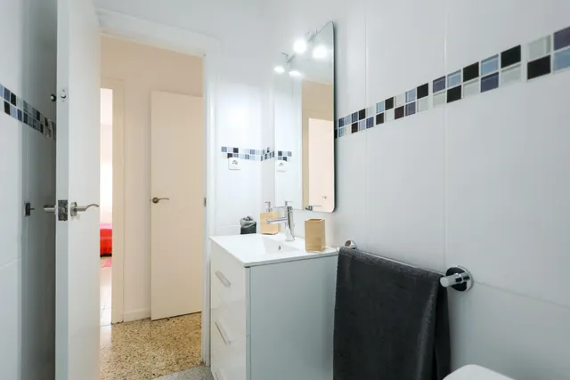 Piso en Venta en La Marina del Port - Oportunidad Única por €249,000 — 17