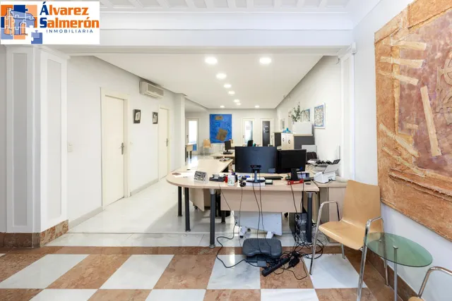 Gran vivienda en Plaza Los Campos - 7 habitaciones — 12