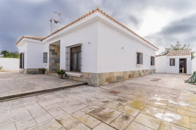 ESPECTACULAR CHALET EN CHICLANA — 21